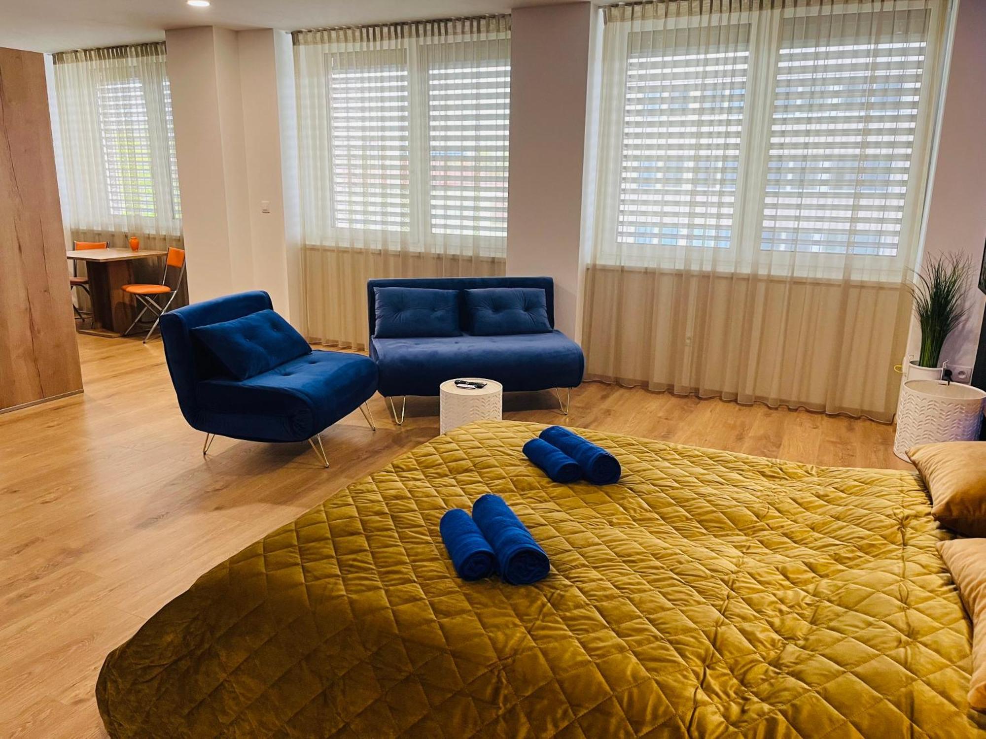 Apartman Sitka Apartment เตร็นชีน ภายนอก รูปภาพ